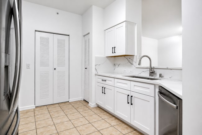 Photo - 340 Crestwood Cir Unit 302