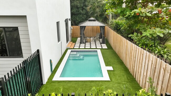 Photo - 704 SW 7th St