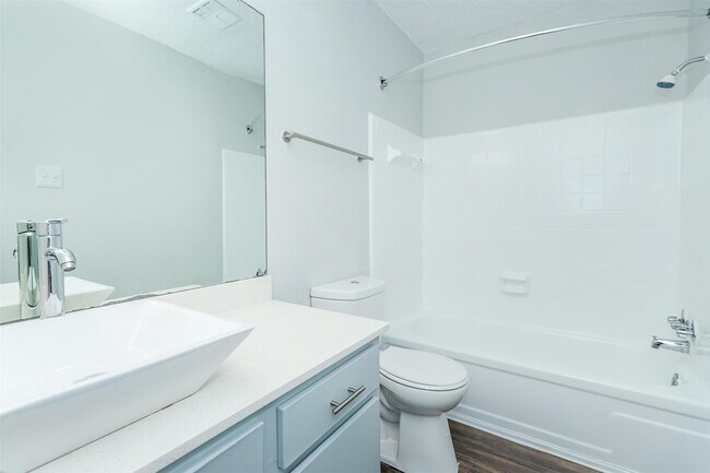 Building Photo - 3001 Hillcroft St Unit G0604