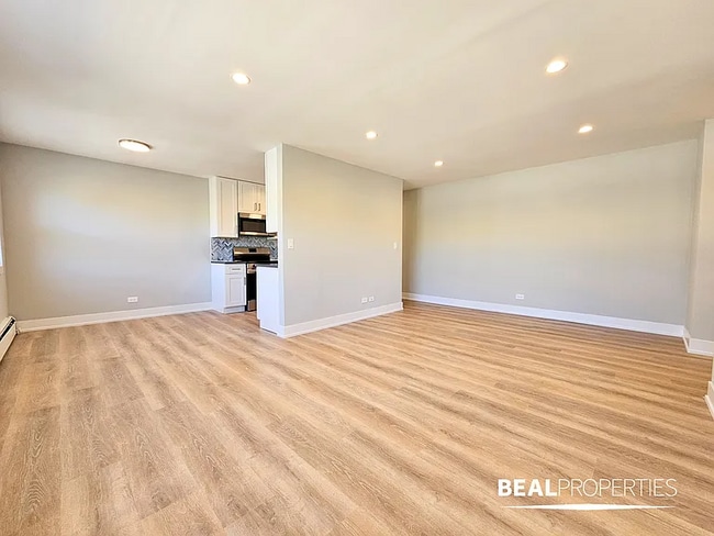 Photo - 535 W Aldine Ave