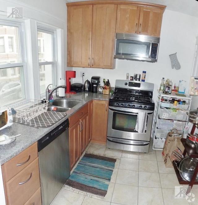 Building Photo - 3 bedroom in Brighton MA 02135 Unit 2 Rental
