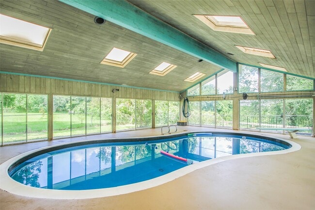 Photo - 536 Oak Dr