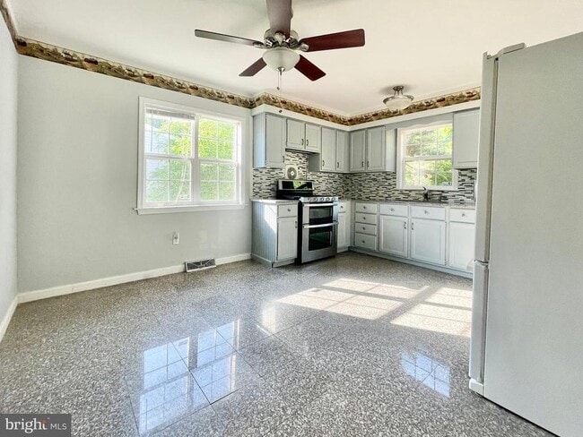 19 Hickory Ln