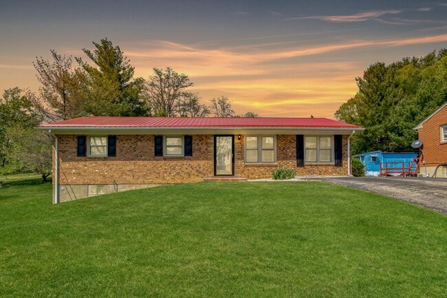 Photo - 690 North Dr