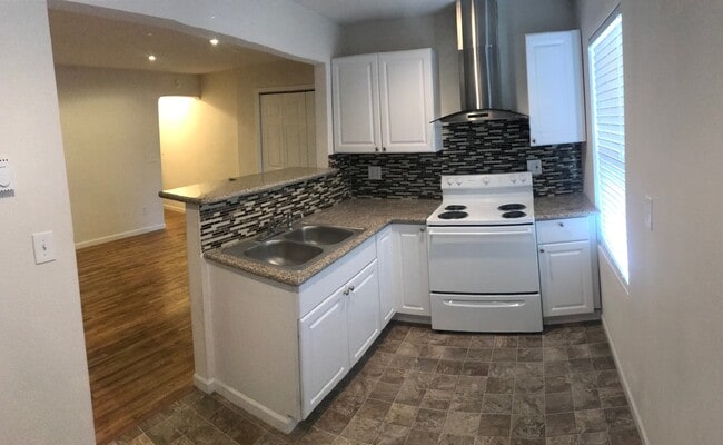 Photo - PERFECT LOWER SOUTH HILL STUDIO CLOSE TO H... Unit 1503-1