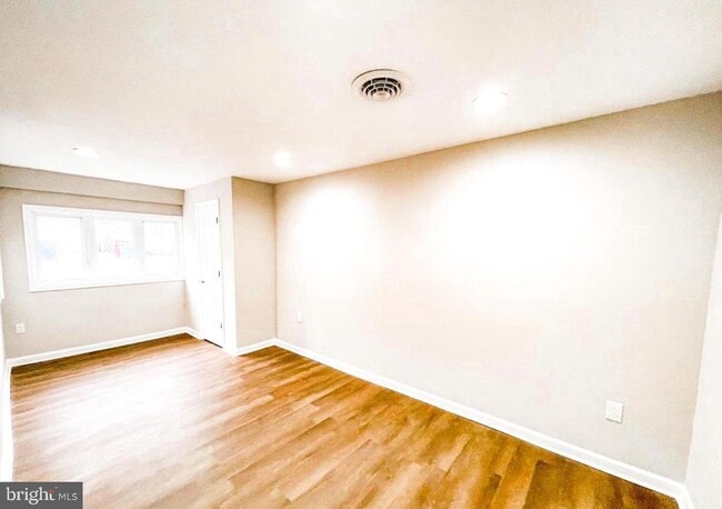 Photo - 520 W 38th St