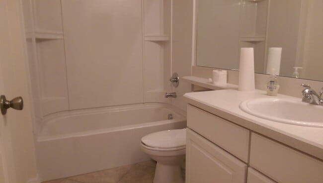 Photo - 3 bed, 2 bath 2 car garage