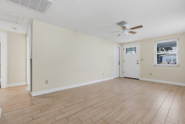 624 Holly Ct