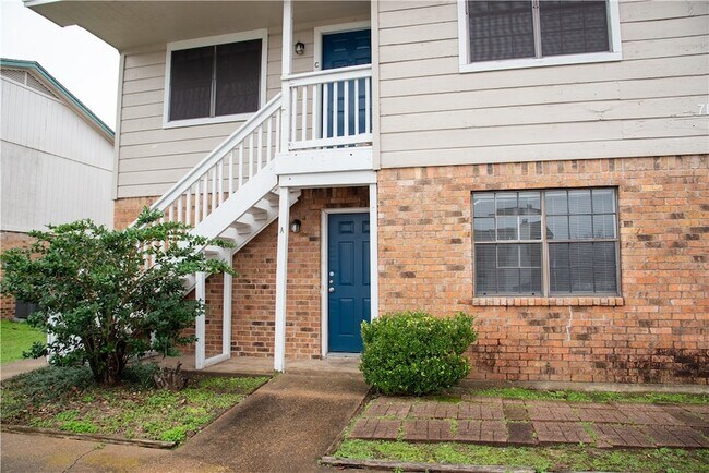 Building Photo - 700 Navarro Dr Unit A