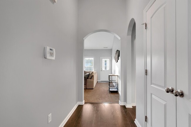 Photo - 333 Kingston Rd