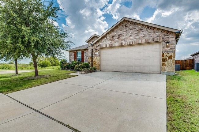 Photo - 369 Magma Dr