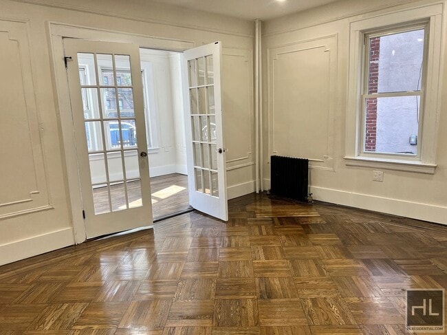 Photo - 4BR 1BA Floor Through Classic 7 w/ Parking... Unit 1