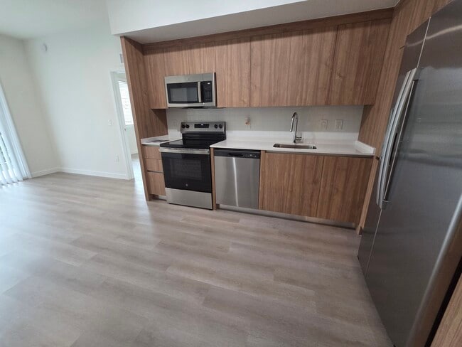 Building Photo - 830 NW 168th Dr Unit B1