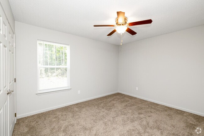2BR, 1BA - 996SF - Bedroom 2