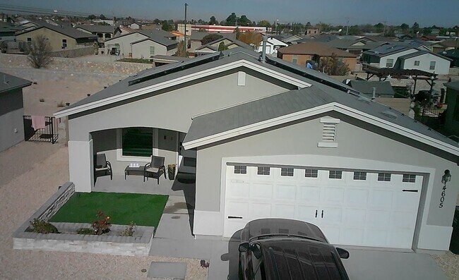 Building Photo - Mescal Bean