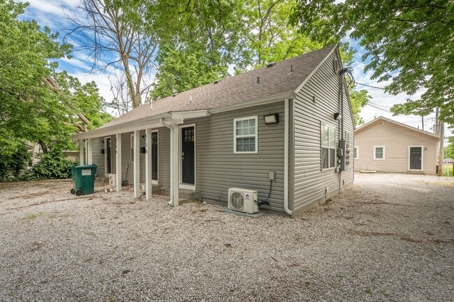 Photo - 613 W Madison St Unit B