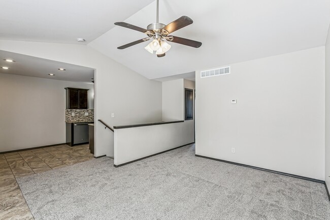 Photo - 318 Harvest Ln