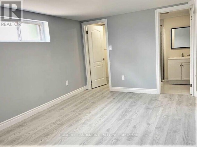 Photo - 6 Dempster St