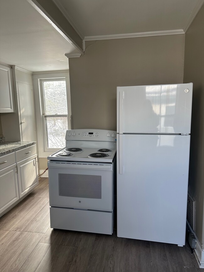Photo - 2 Hanscom Ave Unidad 2
