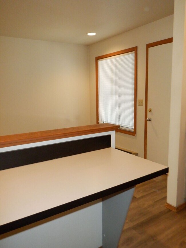 Photo - 1 Bed/1 Bath Apartment Across Millers Landing Park - Riverside Ave Unidad 82-5