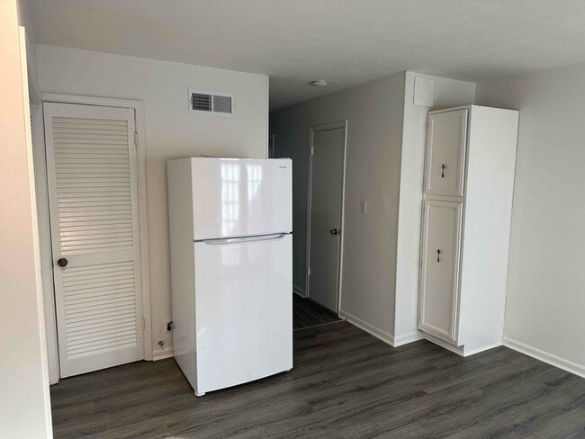 Photo - 2503 Redwood Ct Unit 4