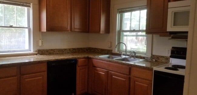 Photo - 627 S Sherwood St Unidad 627 S Sherwood St House