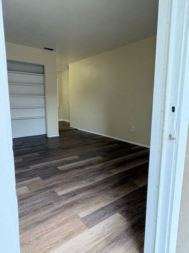 Photo - 1733-1735 Grove St S