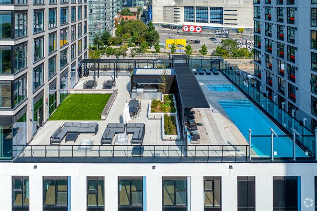 Rooftop Patio/Outdoor Pool