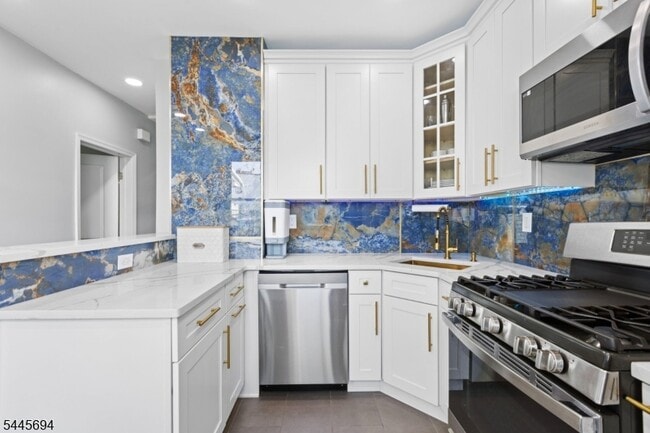 Building Photo - 98 Bergen Ave Unit 1