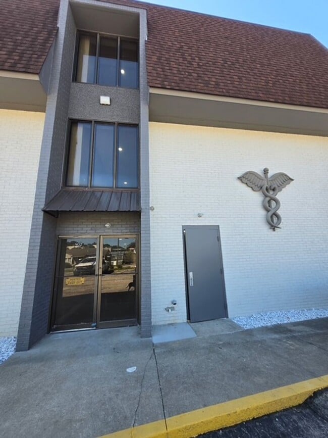 Photo - 2 Bedroom/2 Bath Newly Renovated Apartment for Lease Unit 201