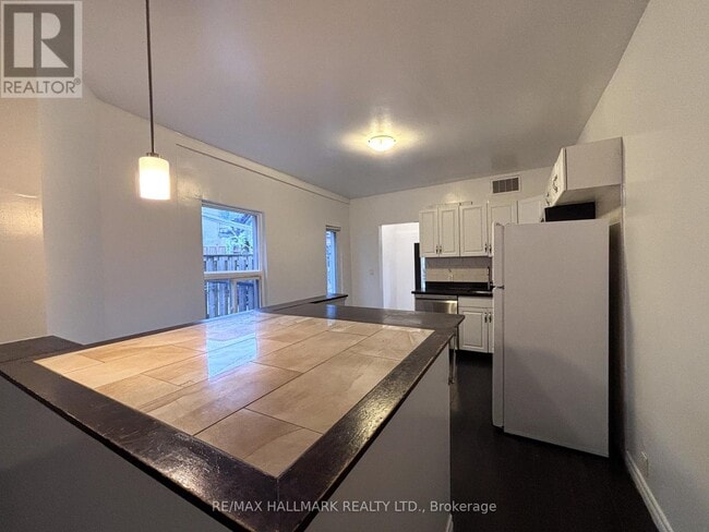 Photo - 122 Baldwin St