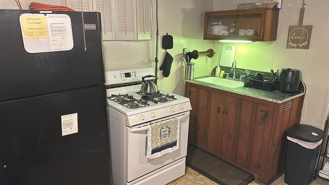 Photo - 1200 N Orange St Unit Basement Studio #4