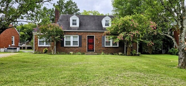 Building Photo - 709 E College St Rental