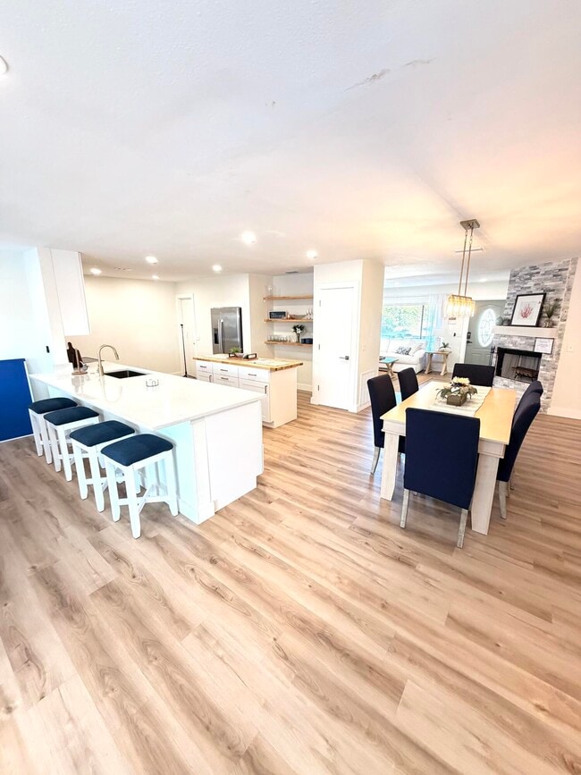 Photo - 948 Canal Cir