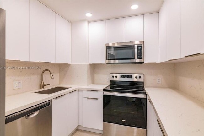 Building Photo - 2 bedroom in Sunny Isles Beach FL 33160