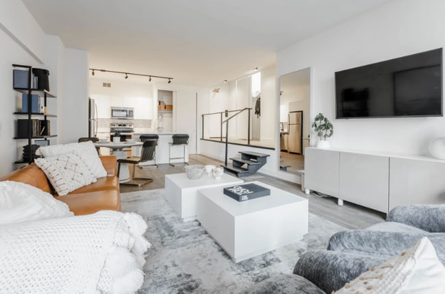 Photo - 864 N Wabash Ave