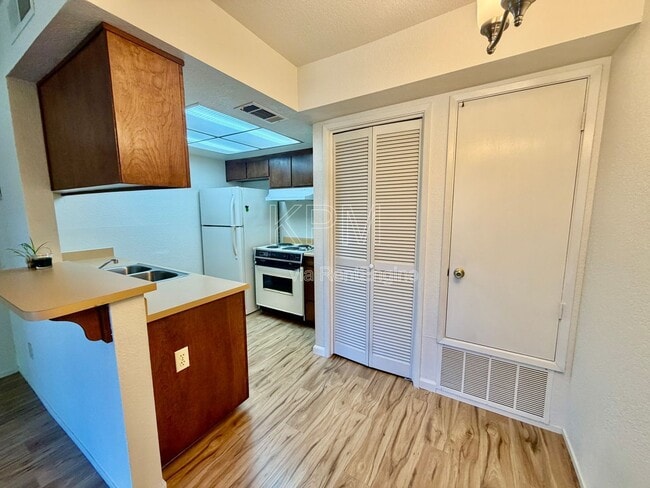 Photo - 1537 Pyrenees Ave Unit Apartment 22
