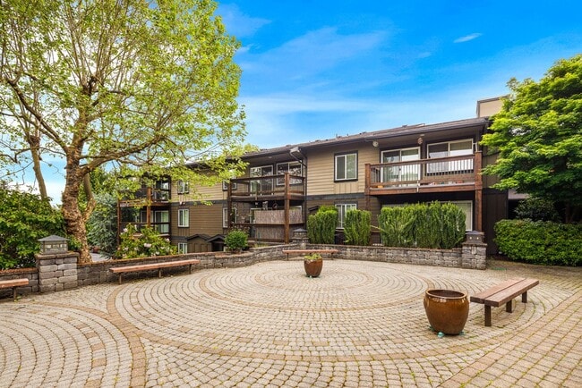 Building Photo - Welcoming Top Floor 1 Bedroom Condo - Gated Community with Parking