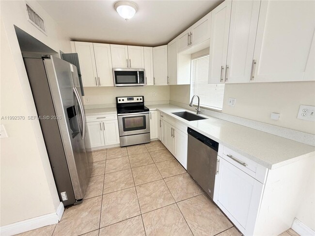 Building Photo - 7505 Kimberly Blvd