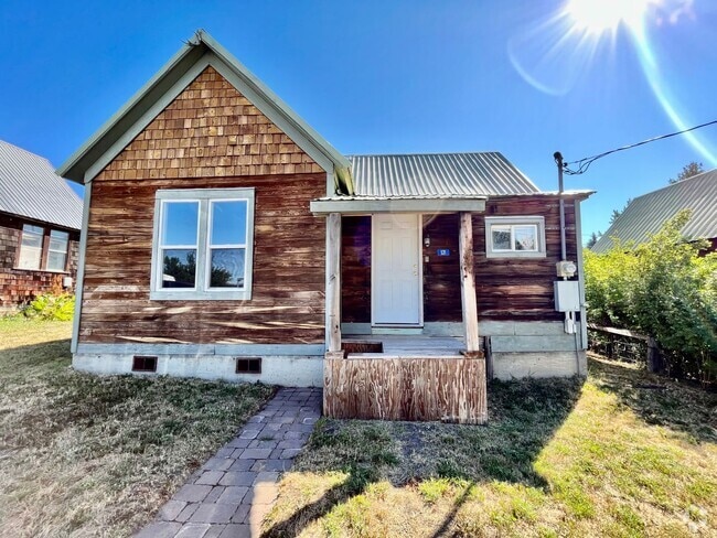 Building Photo - Charming Ronald Cabin Available through Ma... Rental