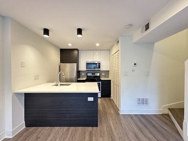 Photo - 853 W Grace St Unit 101A