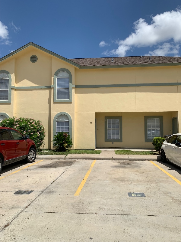 Building Photo - 1000 Ranchway Dr Rental