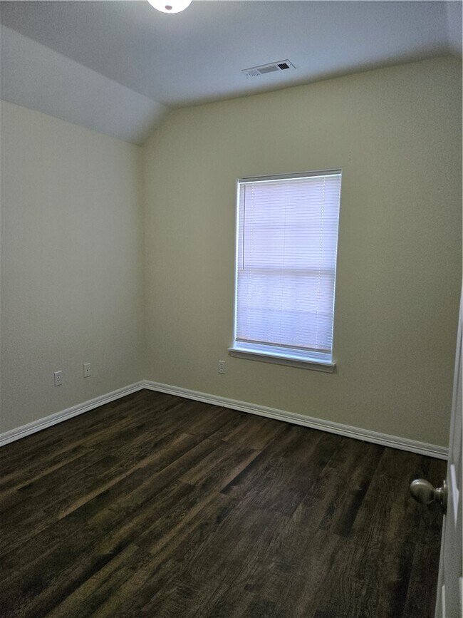 Photo - 1703 N Valor