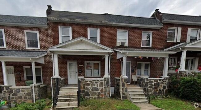 Building Photo - 3 Bedroom Townhome