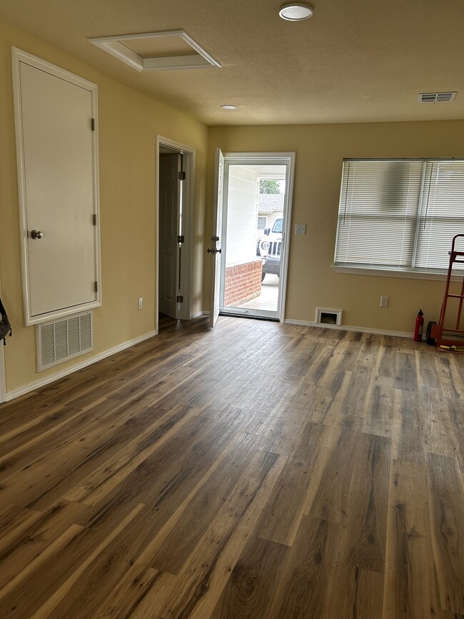 Photo - 2129 Turner Dr