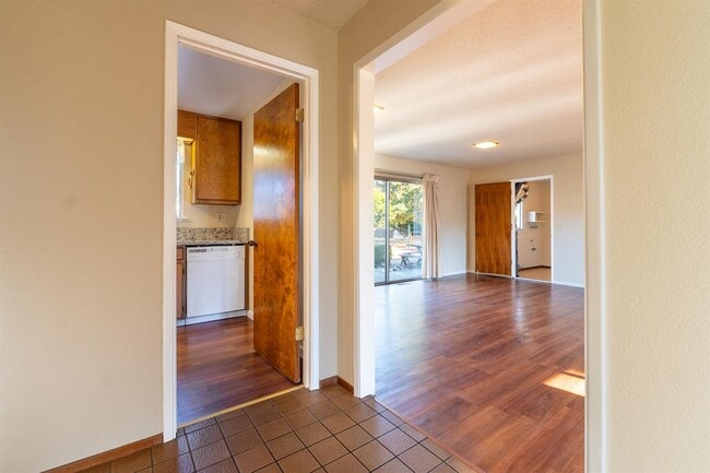 Photo - 27045 Meadows Rd