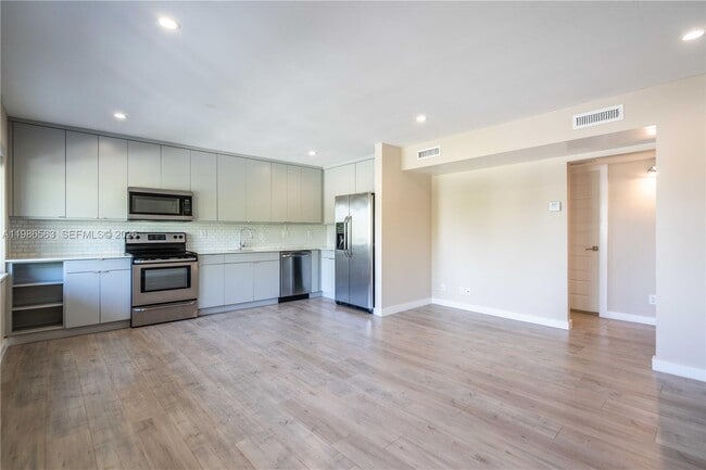 Photo - 2400 NE 26th St Unit 7