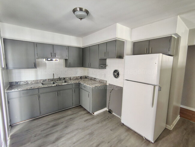 Photo - 2210 Woodlawn Ave