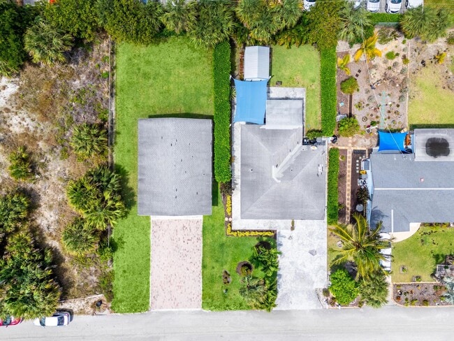 Photo - 3475 Harbor Rd N