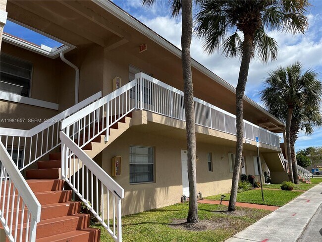 Building Photo - 9955 Twin Lakes Dr Unit 9-K